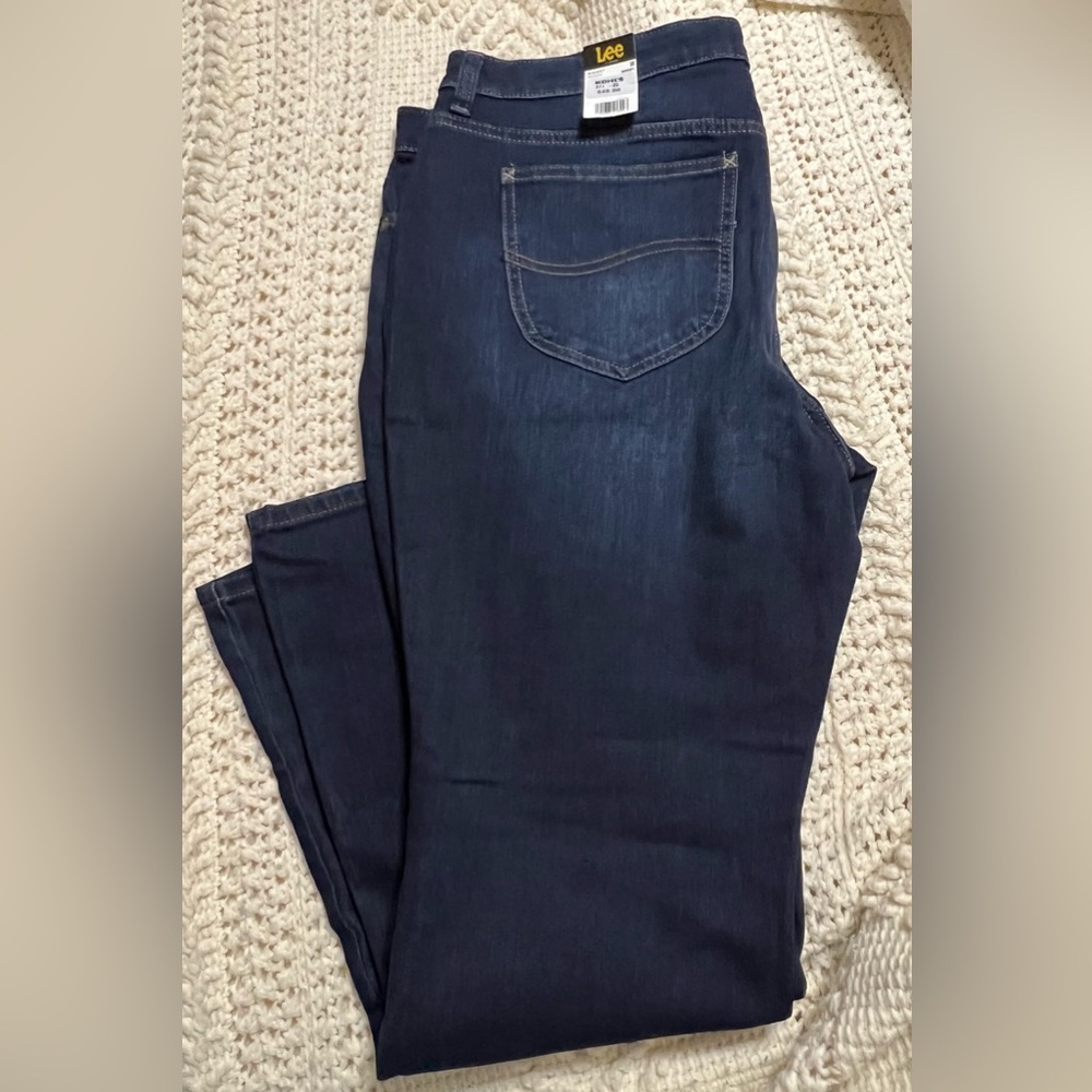 Lee jeans regular fit mid rise boot cut dark denim brand new size 18s